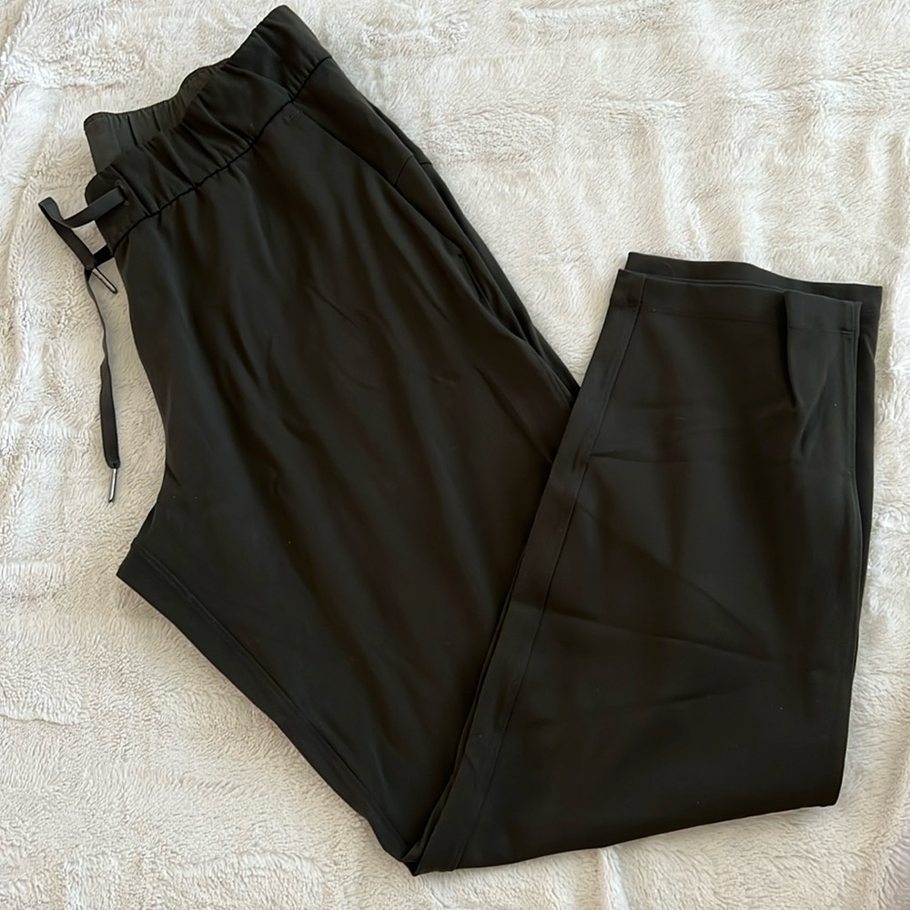 Lululemon Luxtreme Jogger. Size 6. Hunter green